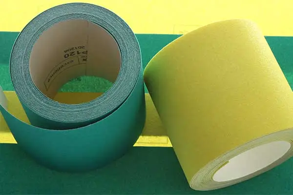 Sandpapier rollen