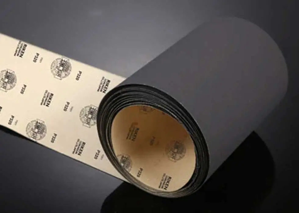 Welche Grits sind für Siliziumcarbid-Sandpapier-Rolle erhältlich?